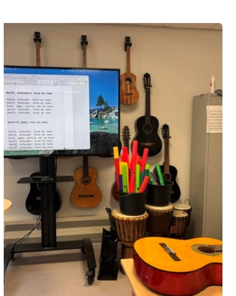 Muziekles en Nederlands leren!